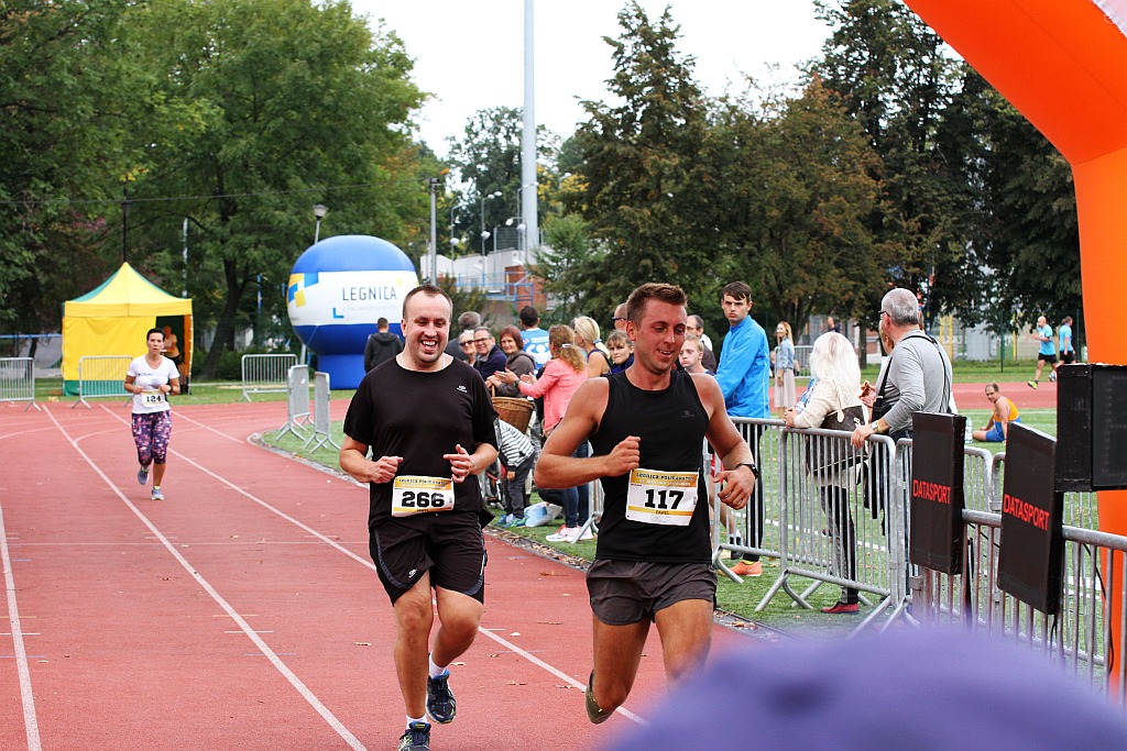 Ponad 400 biegaczy wystartowało w Legnickim Półmaratonie (1)