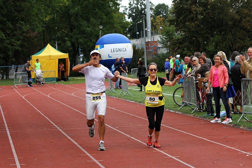 Ponad 400 biegaczy wystartowało w Legnickim Półmaratonie (1)