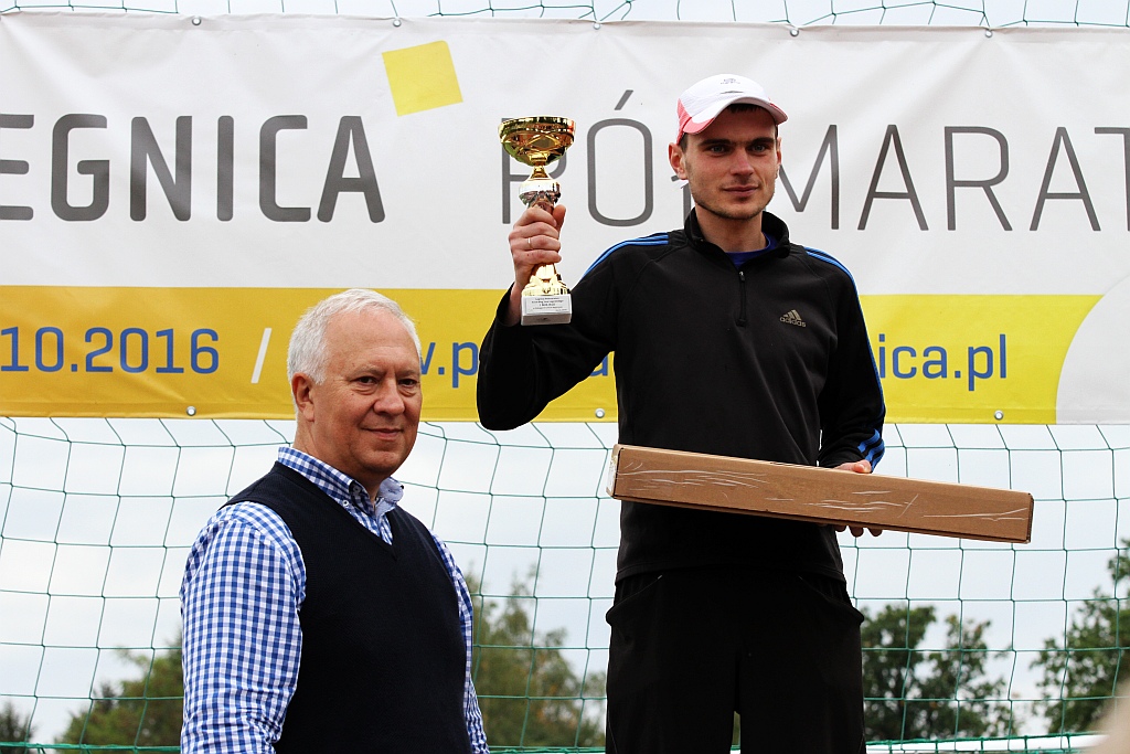 Ponad 400 biegaczy wystartowało w Legnickim Półmaratonie (1)