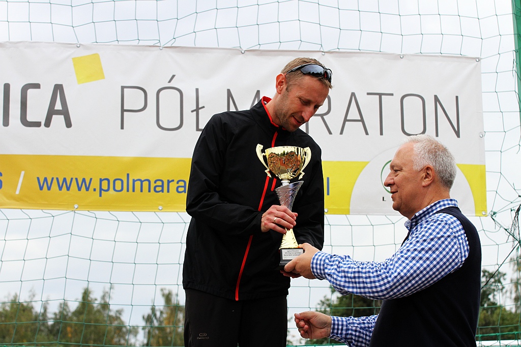 Ponad 400 biegaczy wystartowało w Legnickim Półmaratonie (1)
