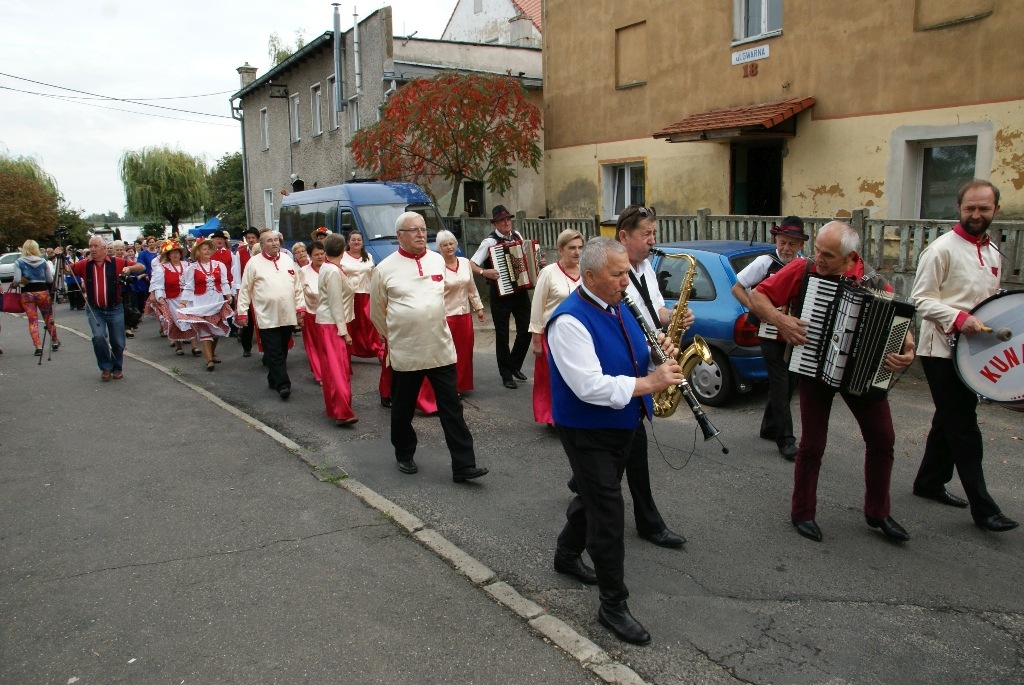 W Kunicach odbyła się Folk Biesiada z udziałem zespołów ludowych