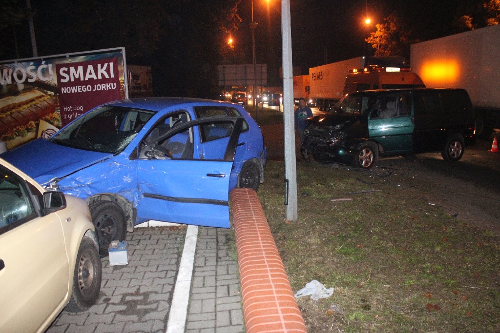 Dwie osoby ranne w  wypadku na  ulicy Nowodworskiej