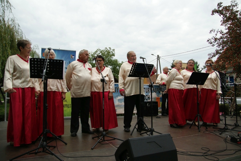 W Kunicach odbyła się Folk Biesiada z udziałem zespołów ludowych