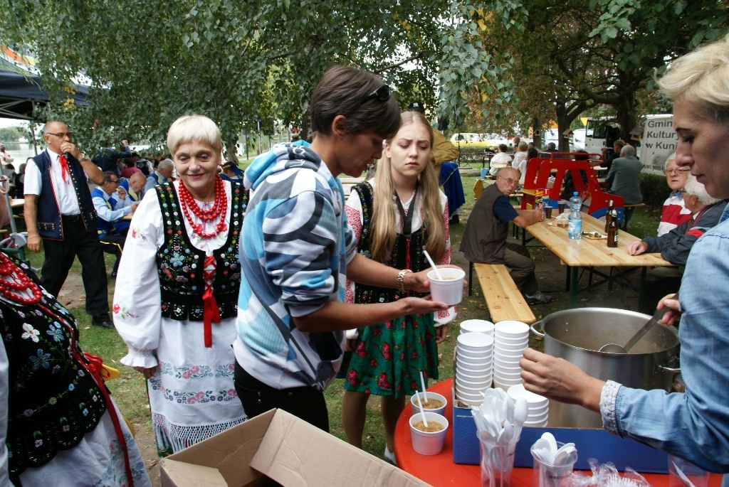 W Kunicach odbyła się Folk Biesiada z udziałem zespołów ludowych