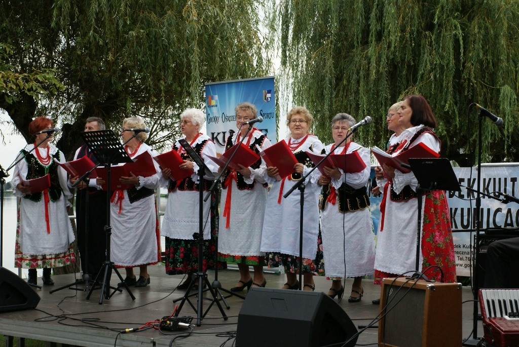 W Kunicach odbyła się Folk Biesiada z udziałem zespołów ludowych