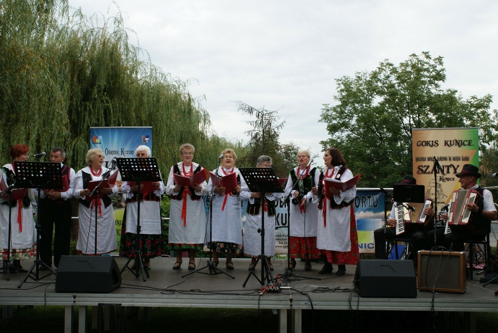 W Kunicach odbyła się Folk Biesiada z udziałem zespołów ludowych