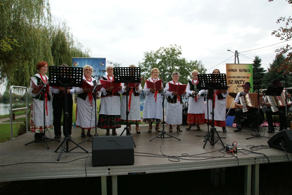 W Kunicach odbyła się Folk Biesiada z udziałem zespołów ludowych