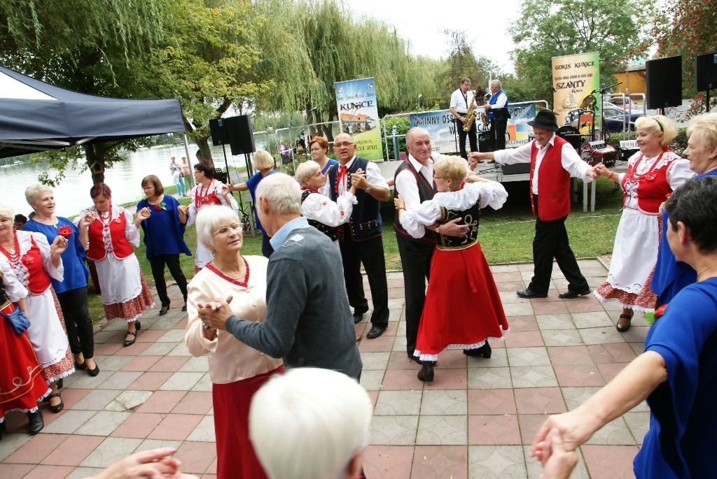 W Kunicach odbyła się Folk Biesiada z udziałem zespołów ludowych