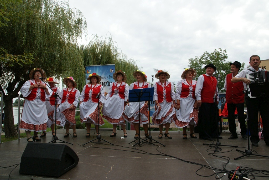 W Kunicach odbyła się Folk Biesiada z udziałem zespołów ludowych