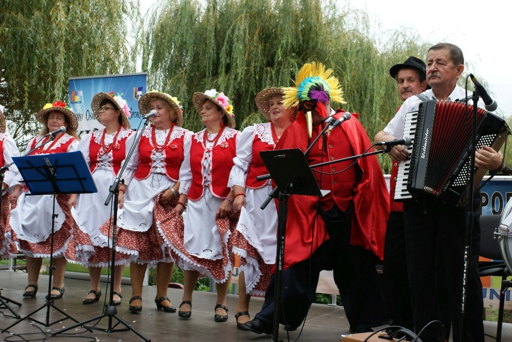 W Kunicach odbyła się Folk Biesiada z udziałem zespołów ludowych