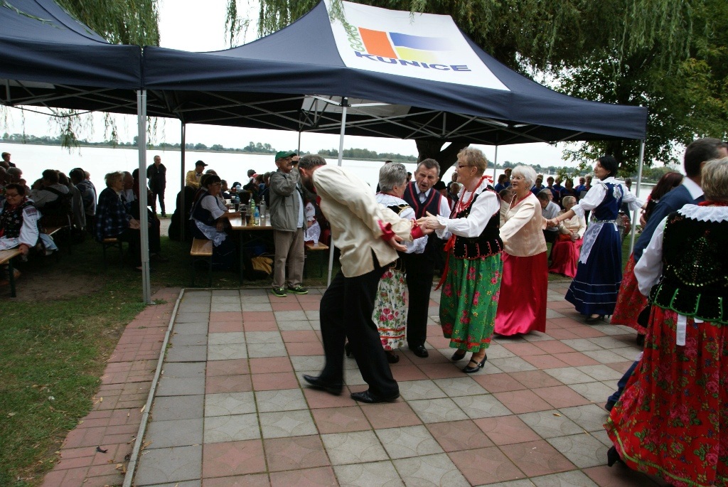 W Kunicach odbyła się Folk Biesiada z udziałem zespołów ludowych