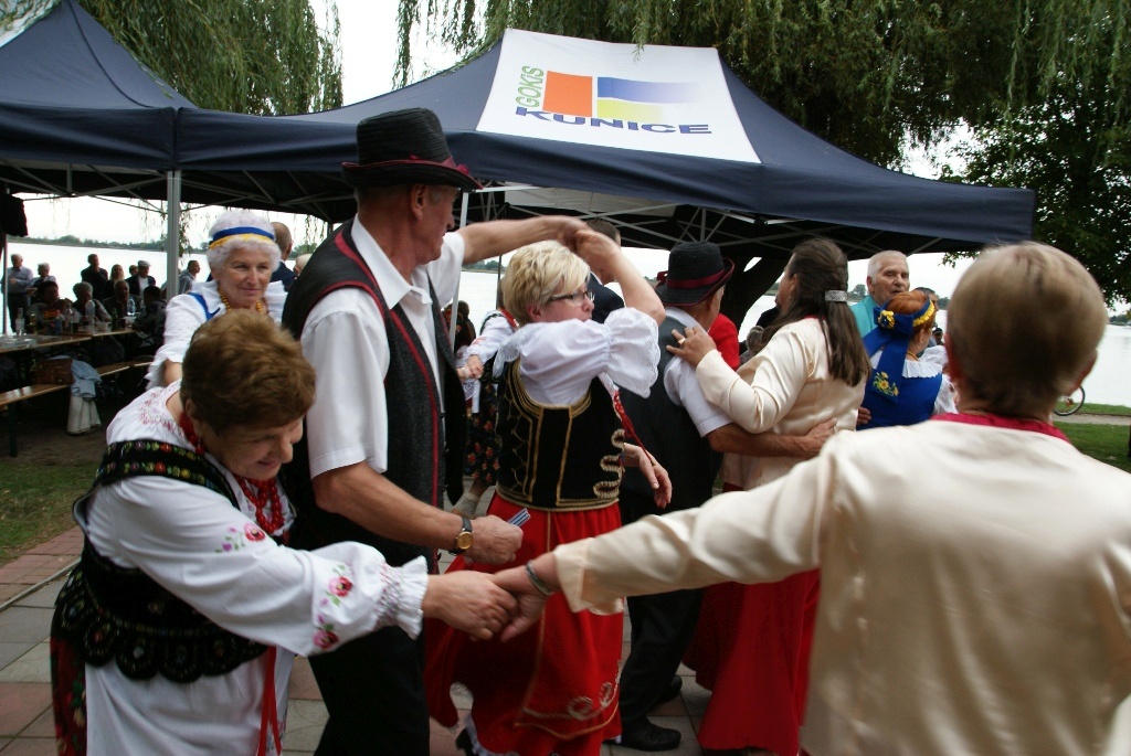 W Kunicach odbyła się Folk Biesiada z udziałem zespołów ludowych
