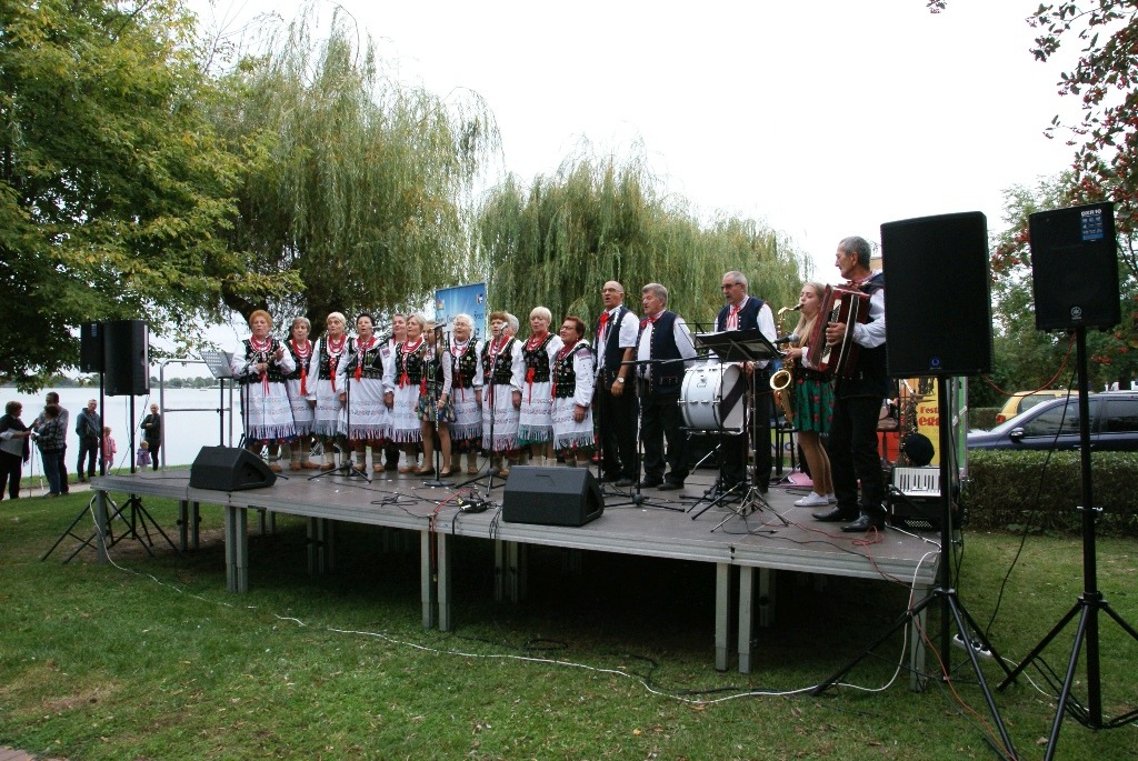 W Kunicach odbyła się Folk Biesiada z udziałem zespołów ludowych