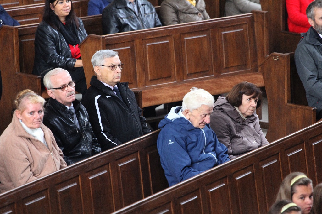 Msza święta na rozpoczęcie Dnia Papieskiego w Legnicy
