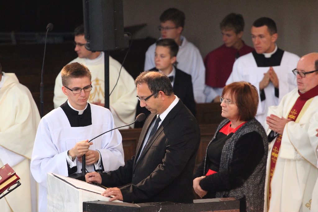 Msza święta na rozpoczęcie Dnia Papieskiego w Legnicy
