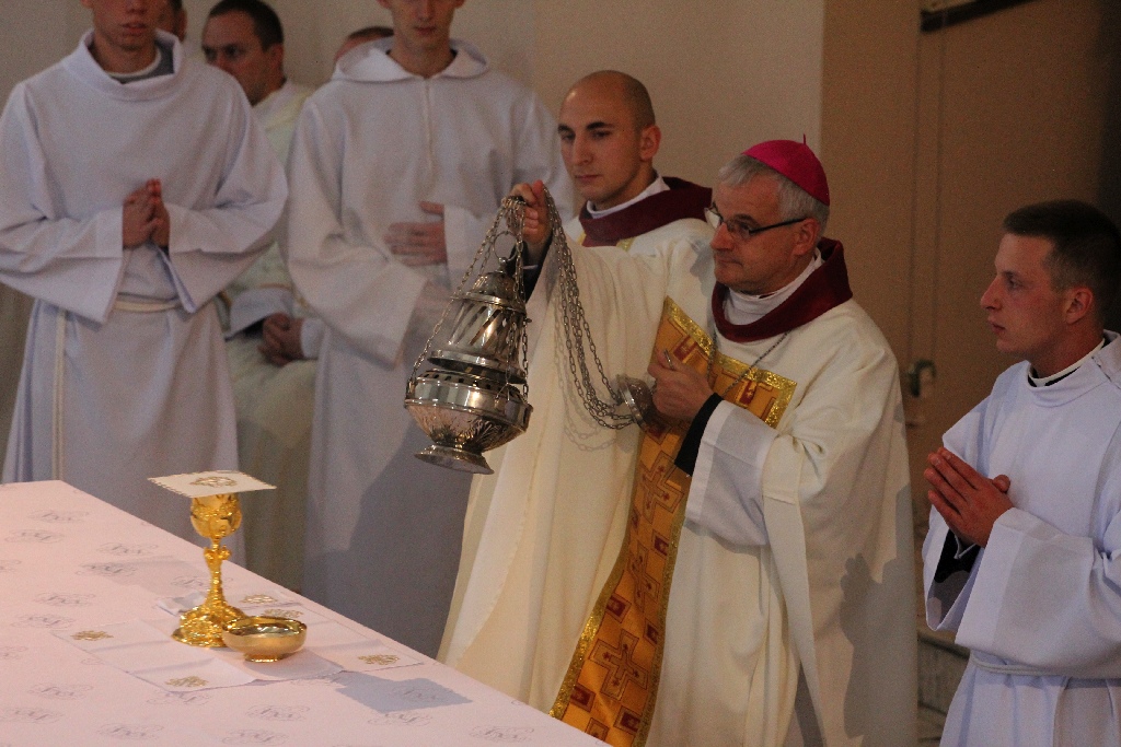 Msza święta na rozpoczęcie Dnia Papieskiego w Legnicy
