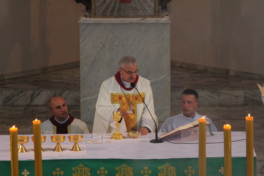 Msza święta na rozpoczęcie Dnia Papieskiego w Legnicy
