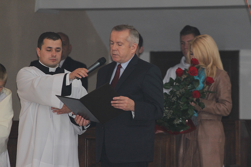 Msza święta na rozpoczęcie Dnia Papieskiego w Legnicy
