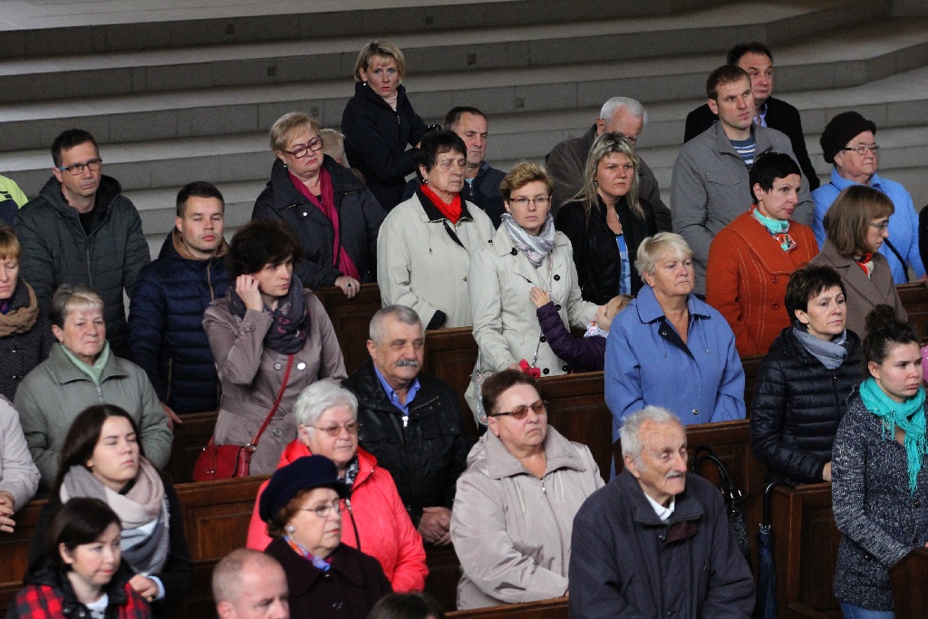 Msza święta na rozpoczęcie Dnia Papieskiego w Legnicy

