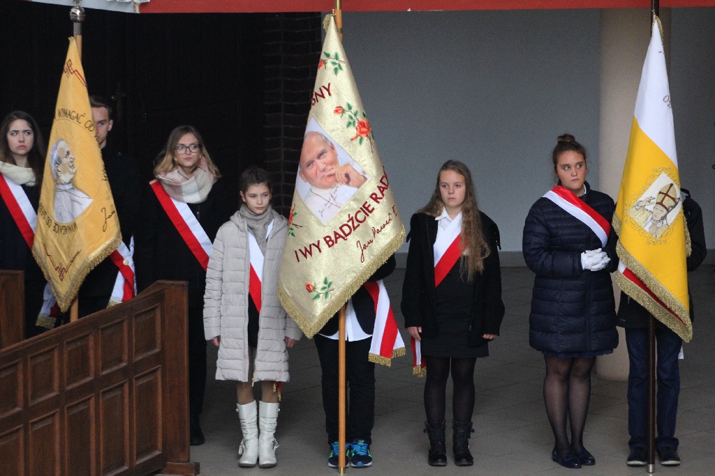 Msza święta na rozpoczęcie Dnia Papieskiego w Legnicy
