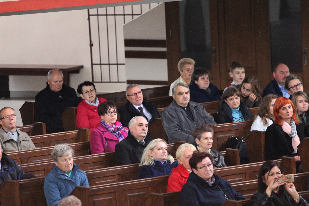 Msza święta na rozpoczęcie Dnia Papieskiego w Legnicy
