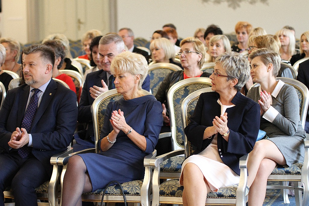 Nagrody od prezydenta dla legnickich pracowników oświaty