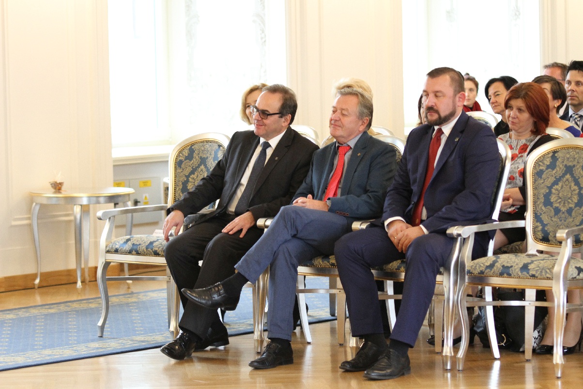 Nagrody od prezydenta dla legnickich pracowników oświaty