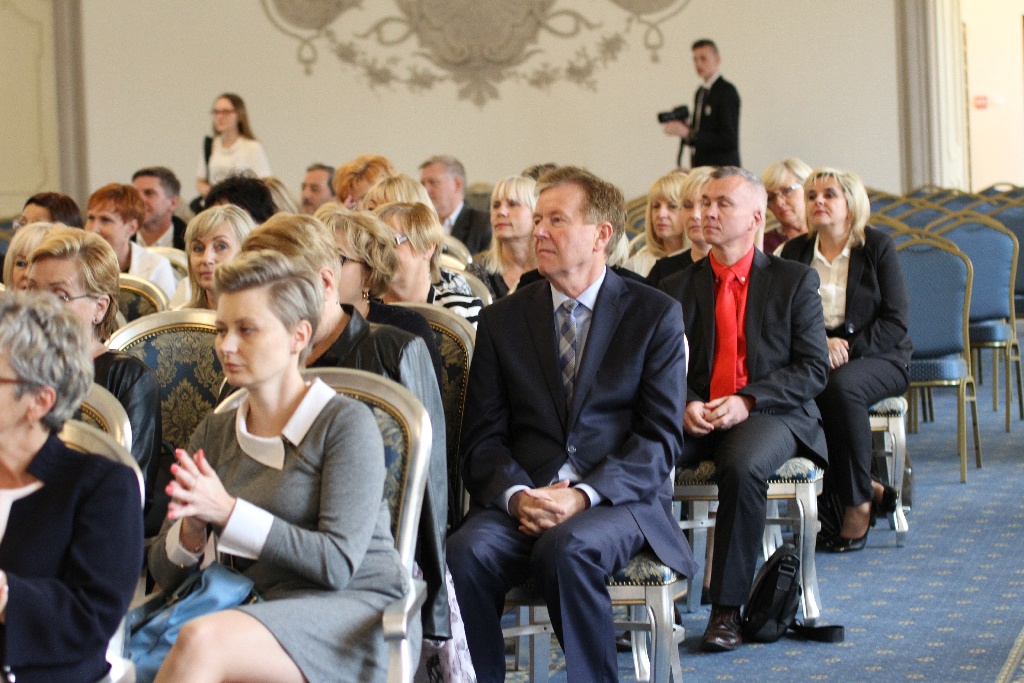 Nagrody od prezydenta dla legnickich pracowników oświaty