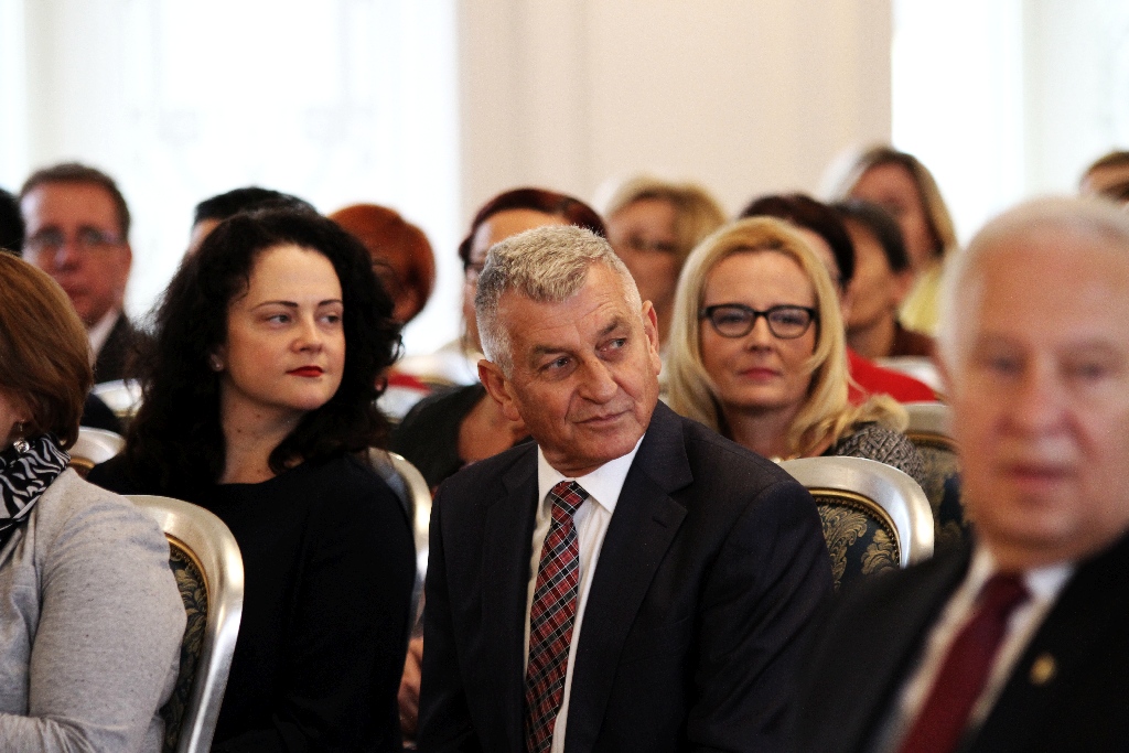 Nagrody od prezydenta dla legnickich pracowników oświaty