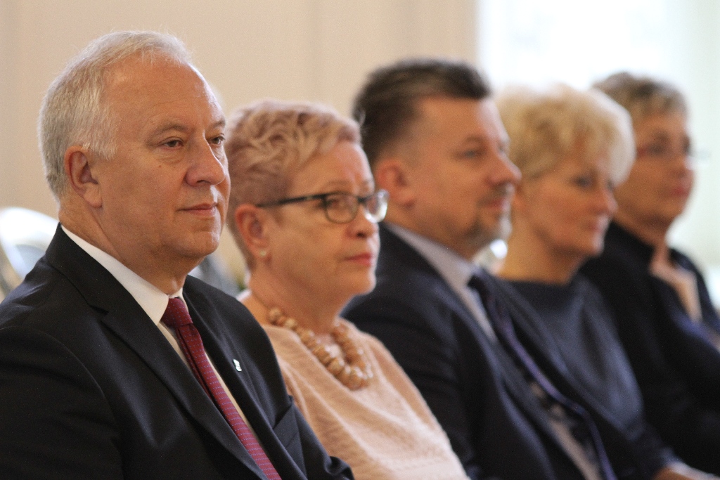 Nagrody od prezydenta dla legnickich pracowników oświaty