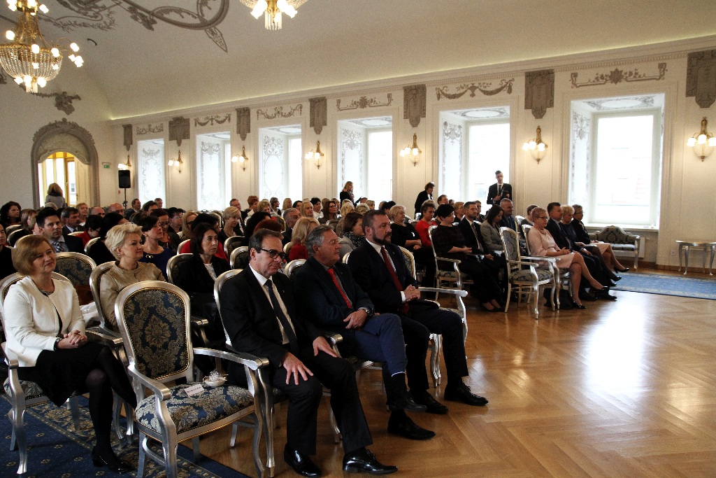 Nagrody od prezydenta dla legnickich pracowników oświaty