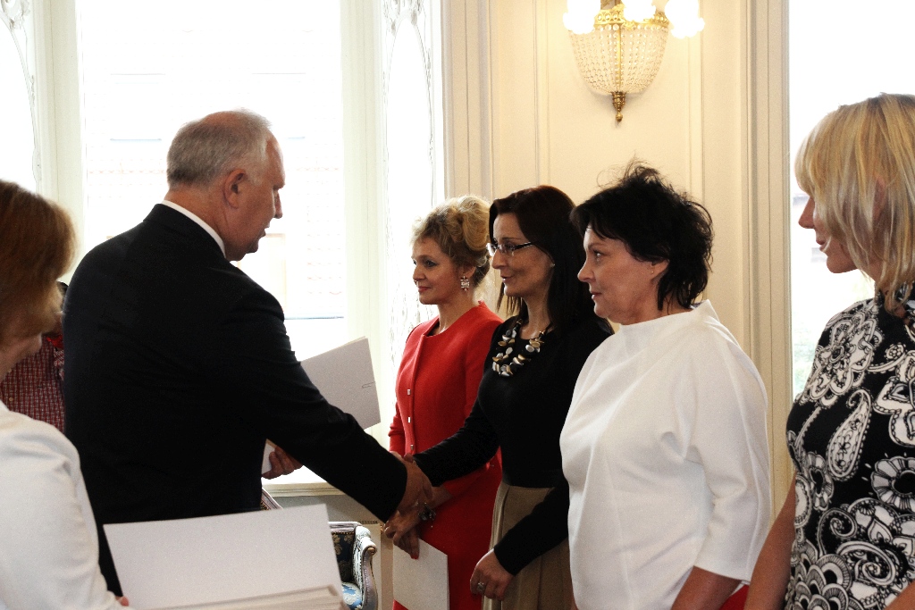 Nagrody od prezydenta dla legnickich pracowników oświaty