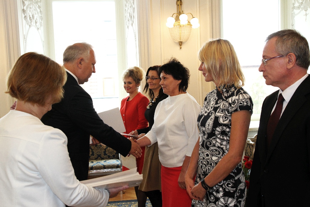 Nagrody od prezydenta dla legnickich pracowników oświaty