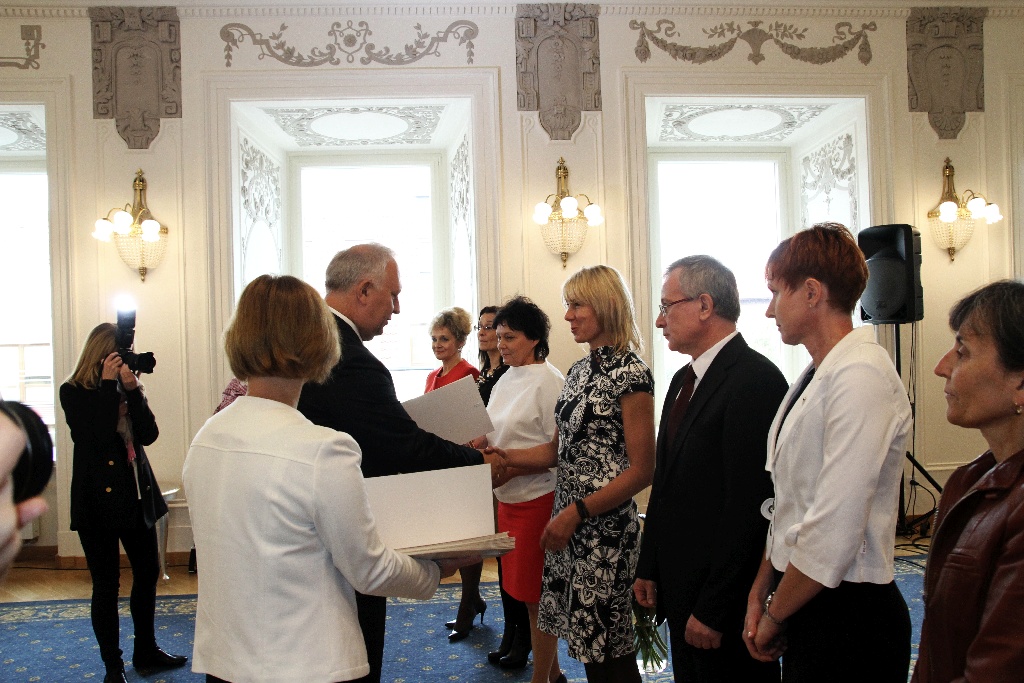Nagrody od prezydenta dla legnickich pracowników oświaty