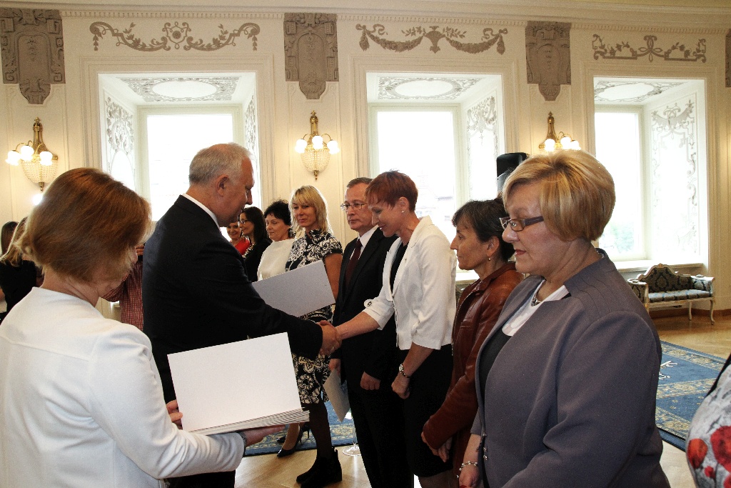 Nagrody od prezydenta dla legnickich pracowników oświaty