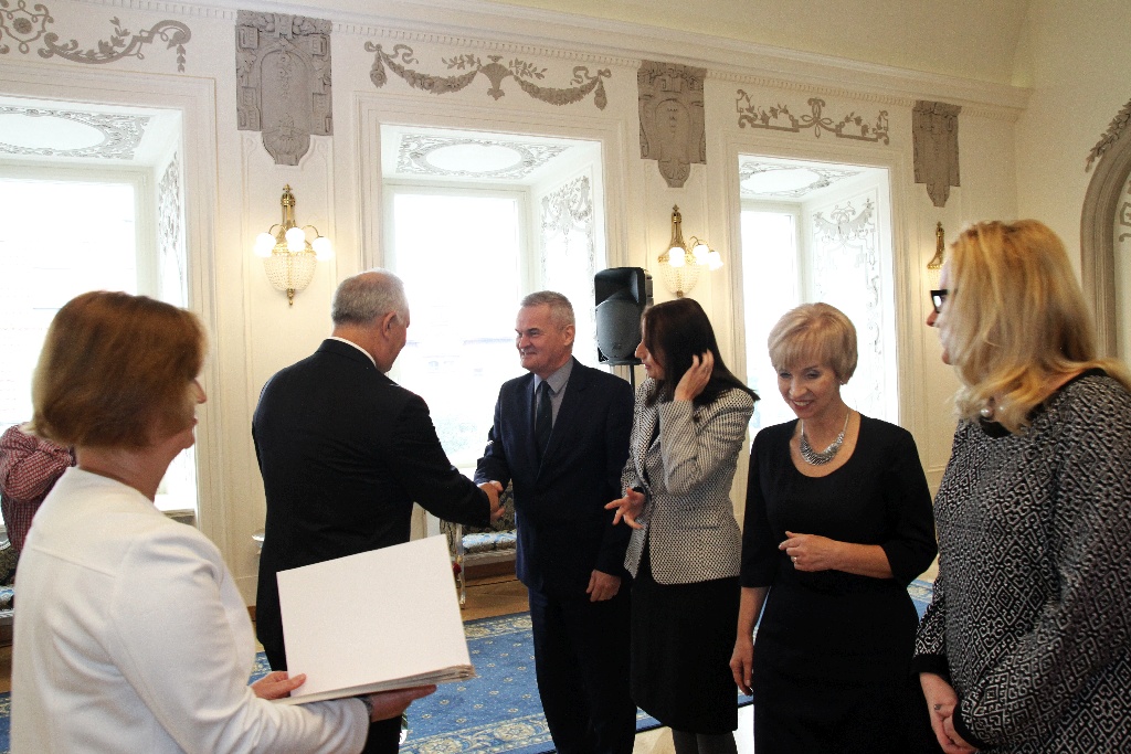 Nagrody od prezydenta dla legnickich pracowników oświaty