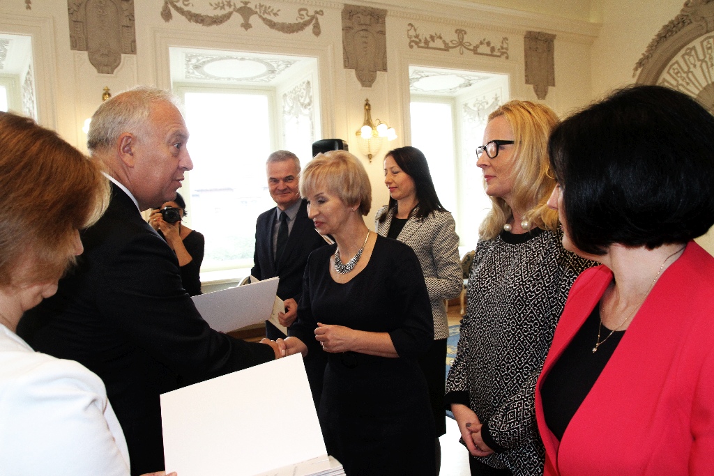 Nagrody od prezydenta dla legnickich pracowników oświaty