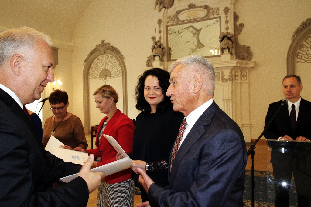 Nagrody od prezydenta dla legnickich pracowników oświaty