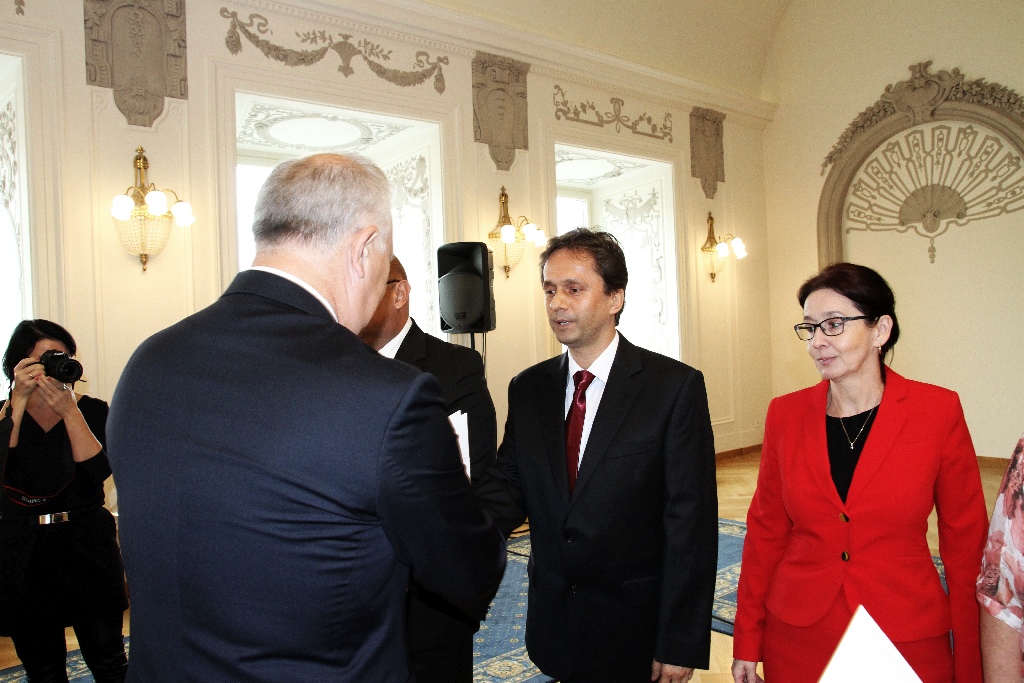 Nagrody od prezydenta dla legnickich pracowników oświaty