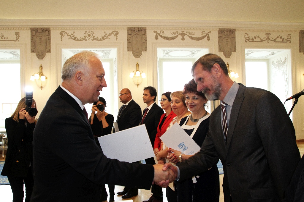 Nagrody od prezydenta dla legnickich pracowników oświaty