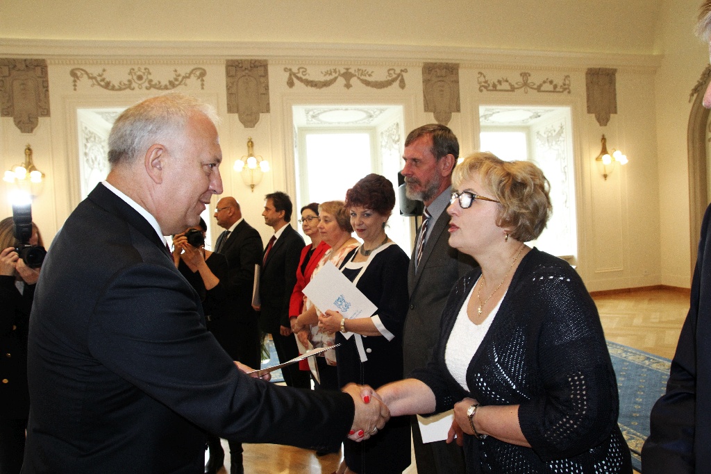 Nagrody od prezydenta dla legnickich pracowników oświaty