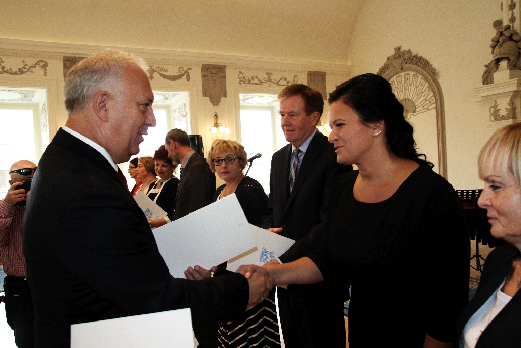 Nagrody od prezydenta dla legnickich pracowników oświaty