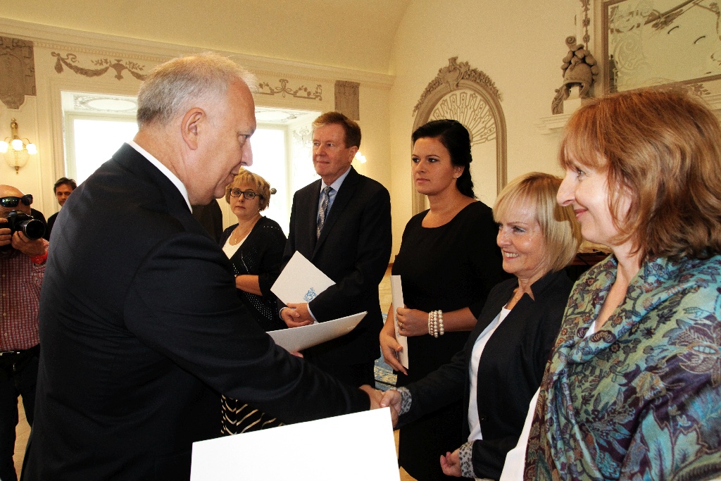 Nagrody od prezydenta dla legnickich pracowników oświaty