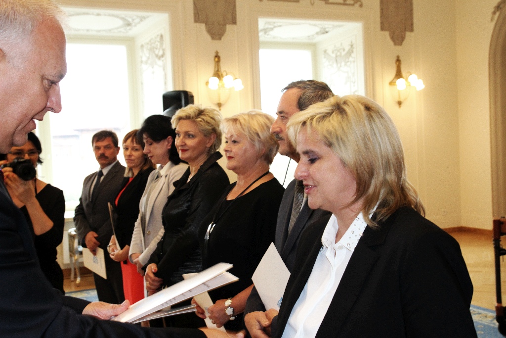 Nagrody od prezydenta dla legnickich pracowników oświaty