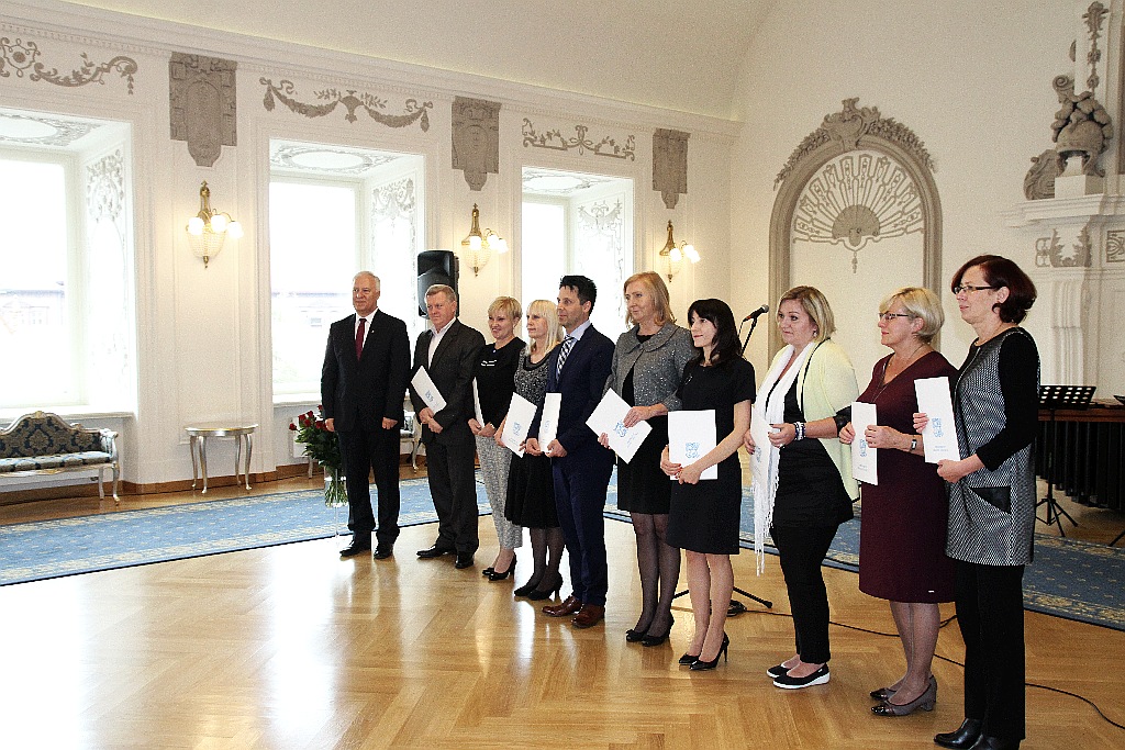 Nagrody od prezydenta dla legnickich pracowników oświaty