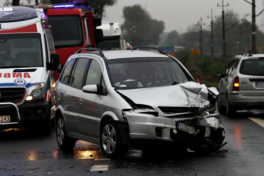 Wypadek na drodze Legnica - Złotoryja. Dwie osoby ranne