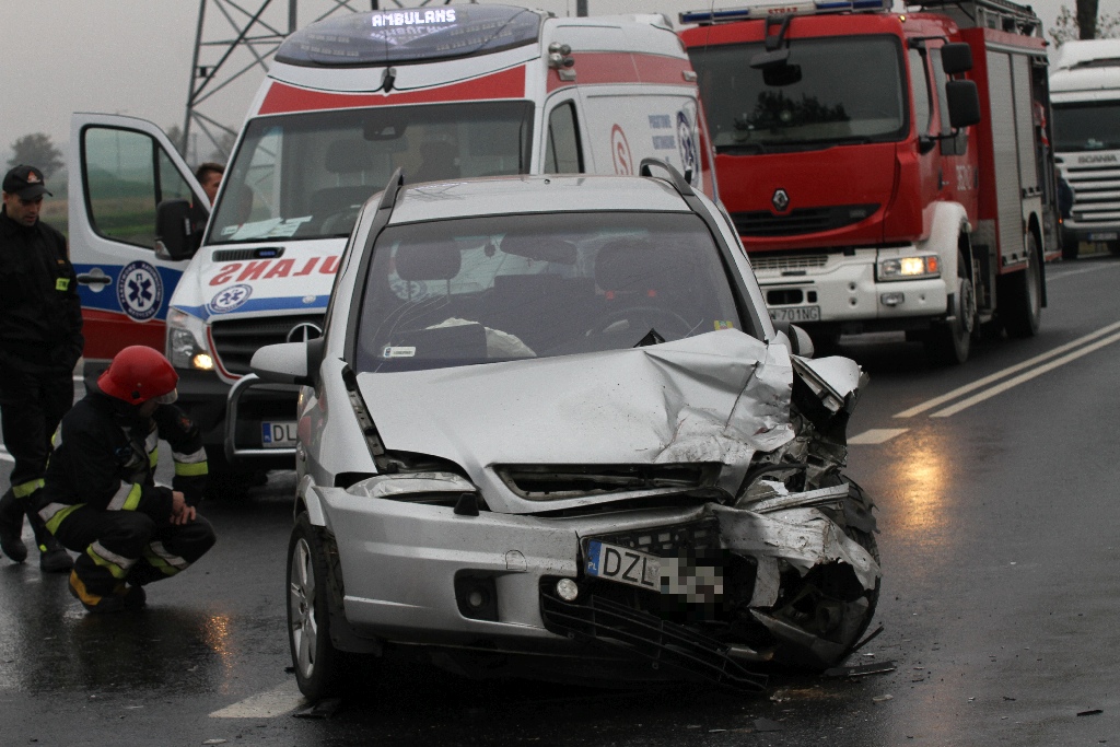 Wypadek na drodze Legnica - Złotoryja. Dwie osoby ranne