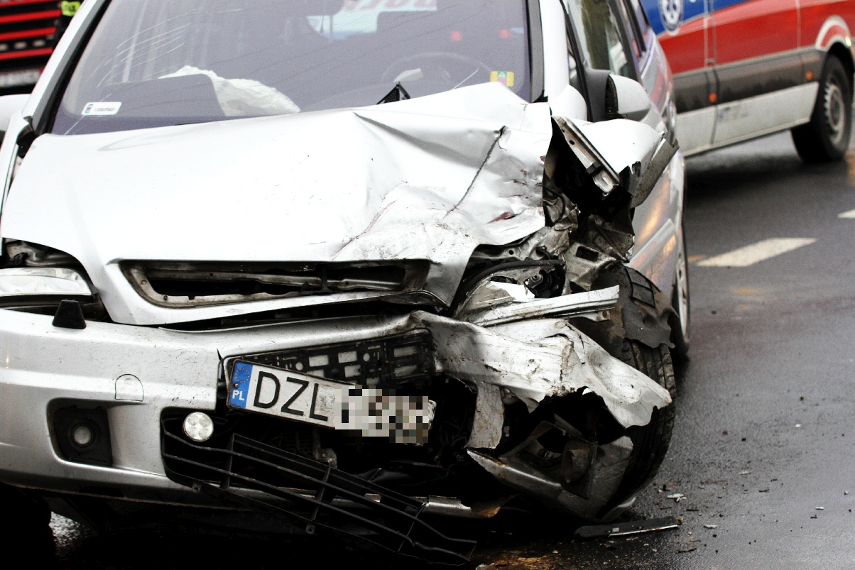 Wypadek na drodze Legnica - Złotoryja. Dwie osoby ranne