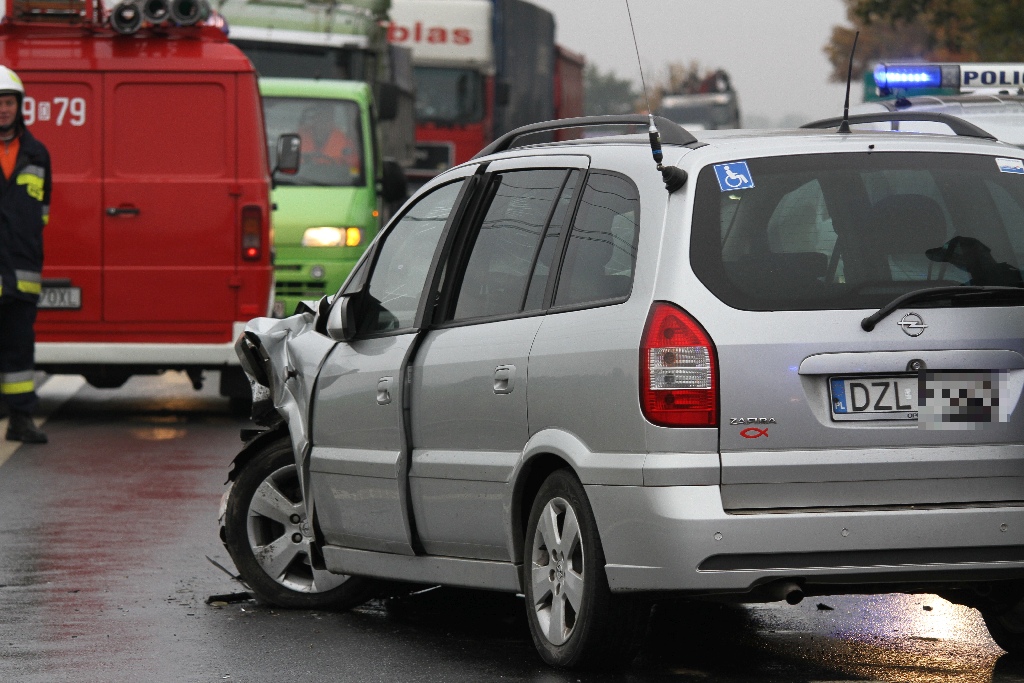 Wypadek na drodze Legnica - Złotoryja. Dwie osoby ranne