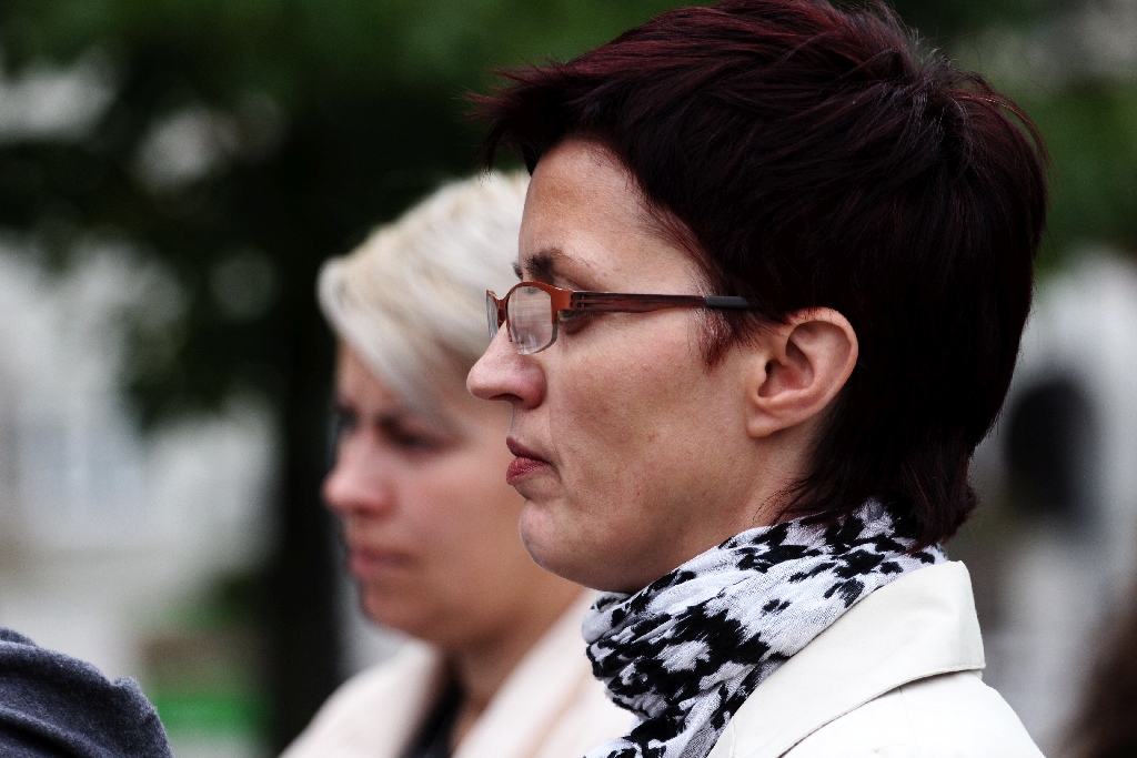 Biały protest pod pomnikiem Jana Pawła II w Legnicy